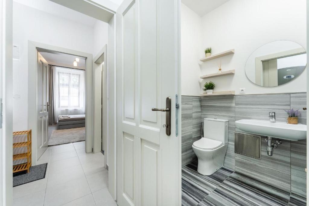 Nice Apartman In New Town Pragueアパートメント エクステリア 写真