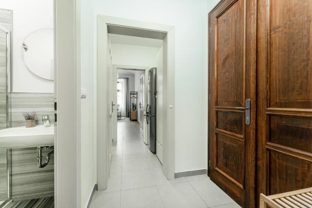 Nice Apartman In New Town Pragueアパートメント エクステリア 写真
